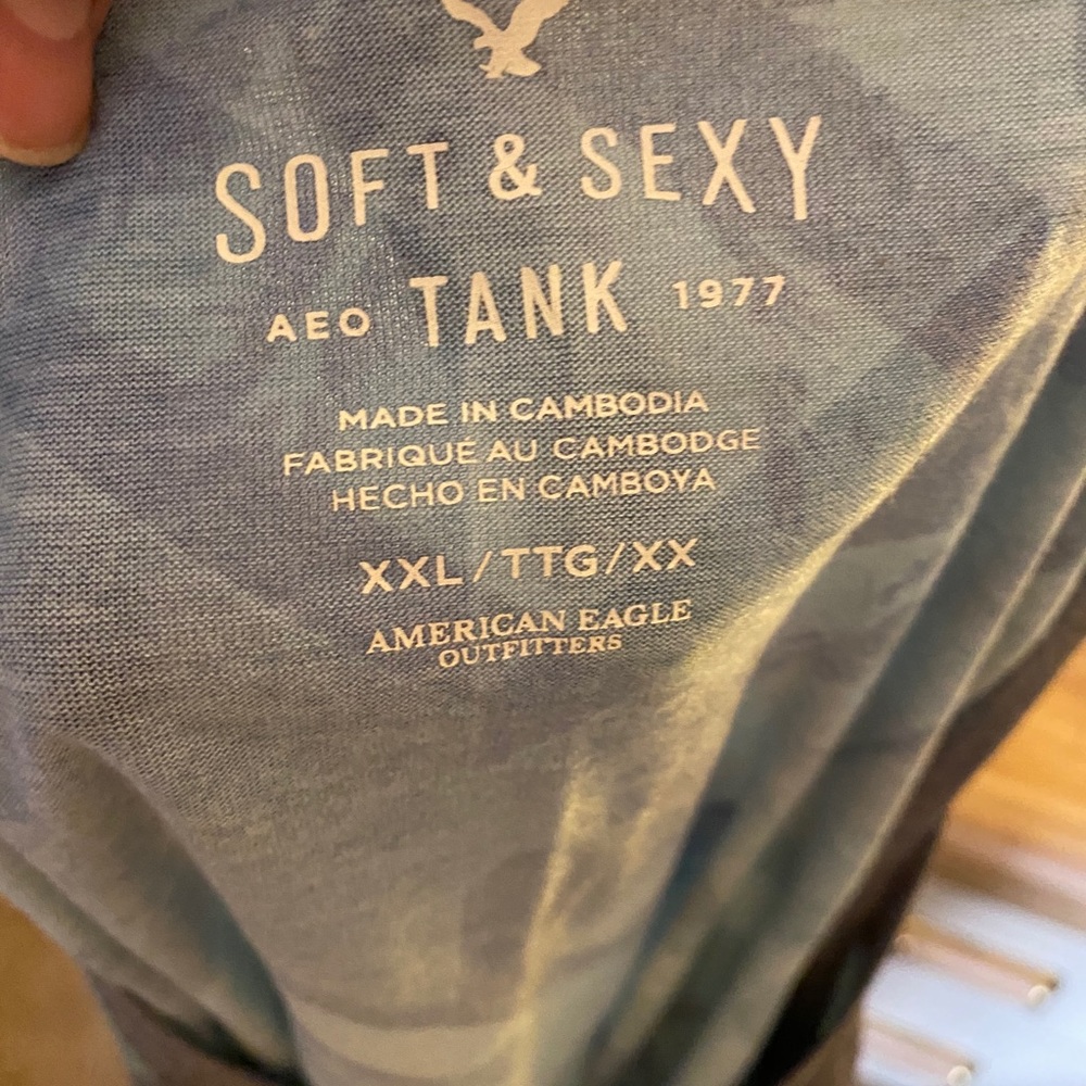 Tank tops - Picture 8 of 8